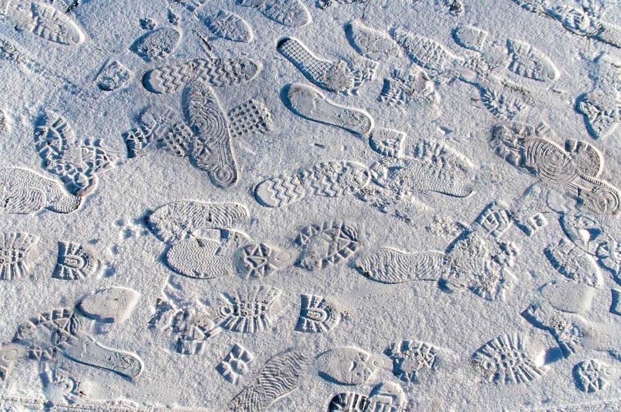 Huellas en la nieve fresca: el modo incógnito oculta menos rastro de lo que la mayoría supone.